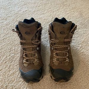 Women’s Oboz Hiking Shoes